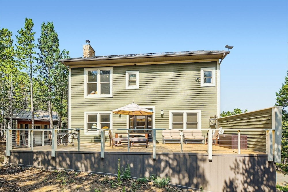 Rocky Mountain Retreat 4 Bedroom Home by RedAwning view 4