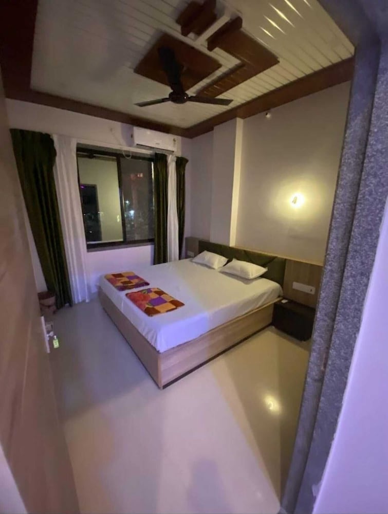 Shree Hanuman Hotel
