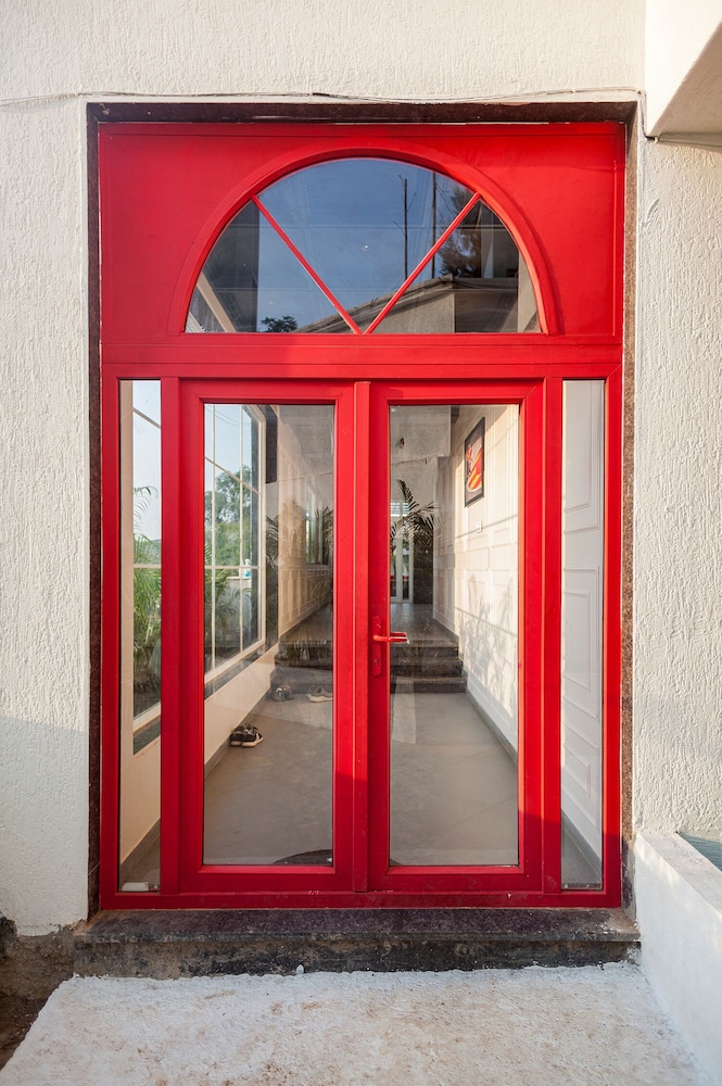 Red Door Villa by Shiloh Stays Igatpuri