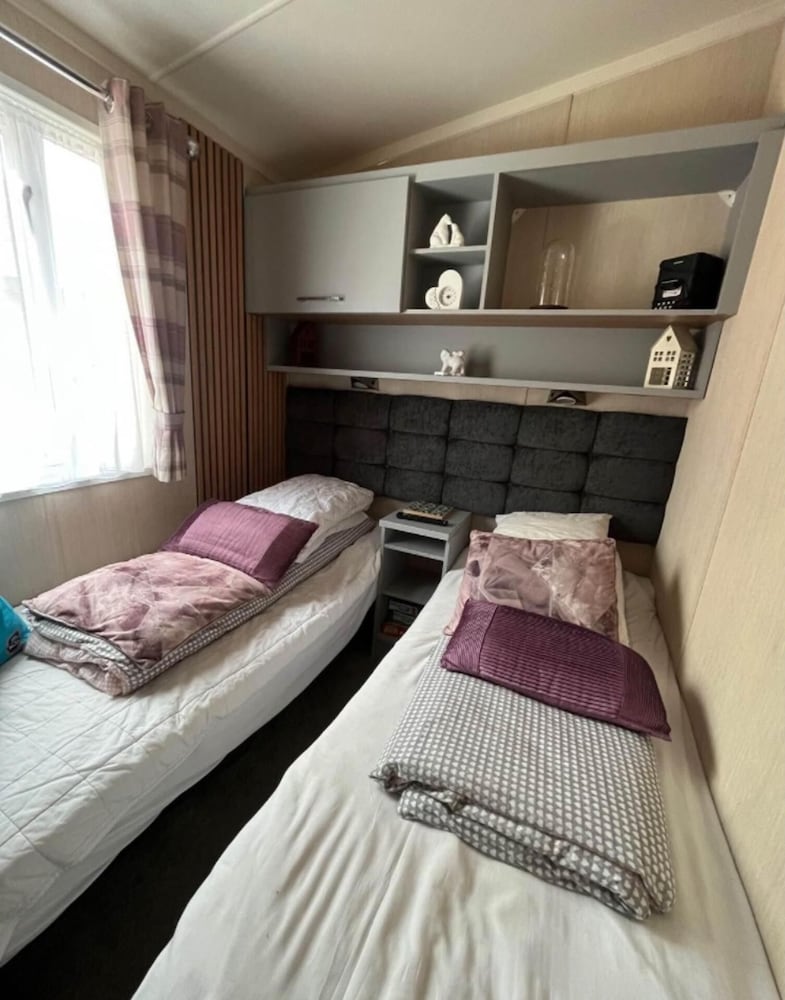 Tattershall Lakeside Lodge - Tranquil Retreat view 3