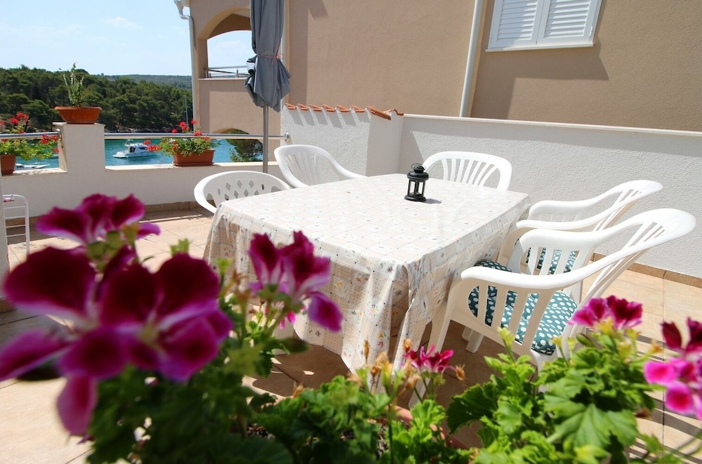 Elvi - Amazing Position & Parking - A4 Gornji view 4