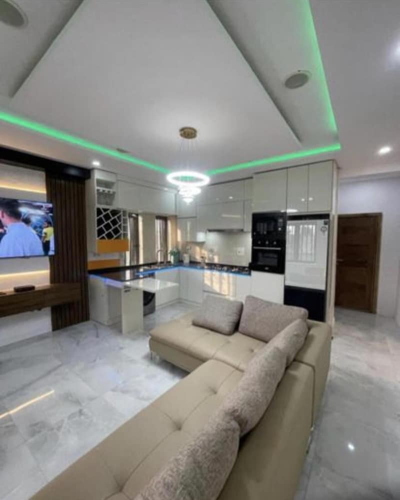 Super Luxurious 1-bed Apartment in Ikate view 3