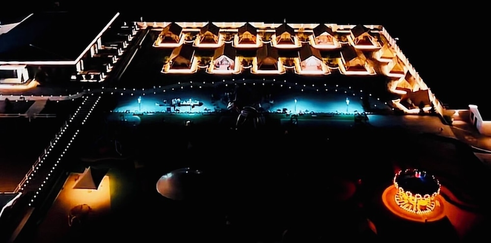 QING Luxury Campground Hotel