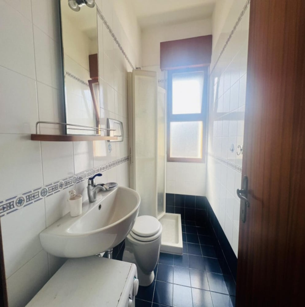 Sunny Apartment With Balcony-beahost