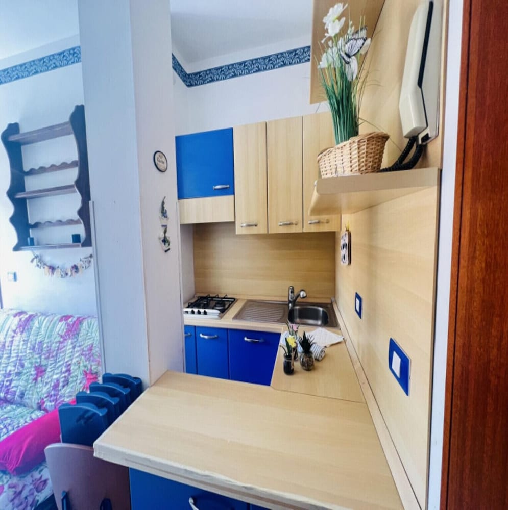 Sunny Apartment With Balcony-beahost