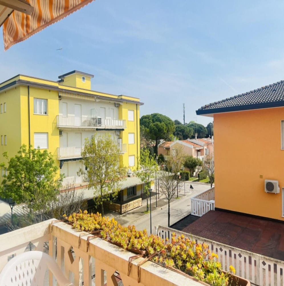 Sunny Apartment With Balcony-beahost
