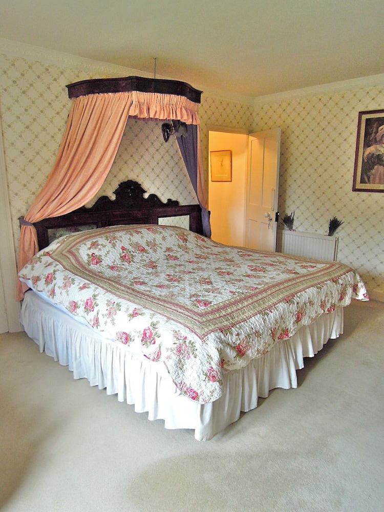 Fosse Farmhouse B&B and Holiday Cottages