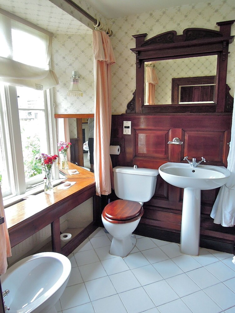 Fosse Farmhouse B&B and Holiday Cottages
