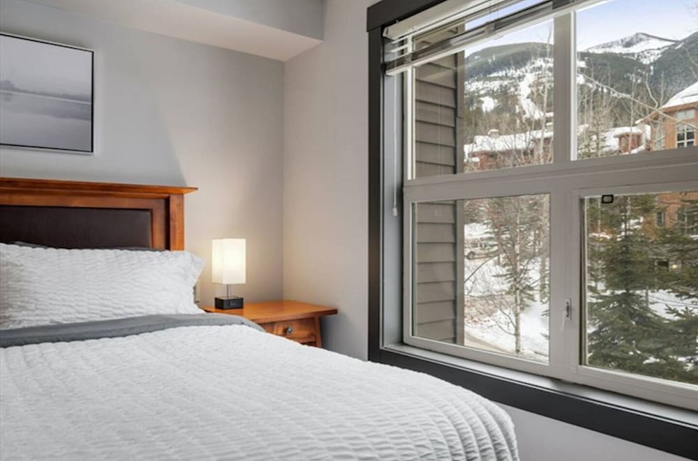 SPACIOUS 2-Br 2-Ba | Ski In/Out | Pool & Hot Tubs | in Heart of PANORAMA RESORT - Image 3