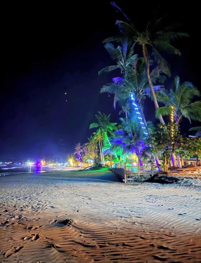 Akoya Beach Park & Cottages