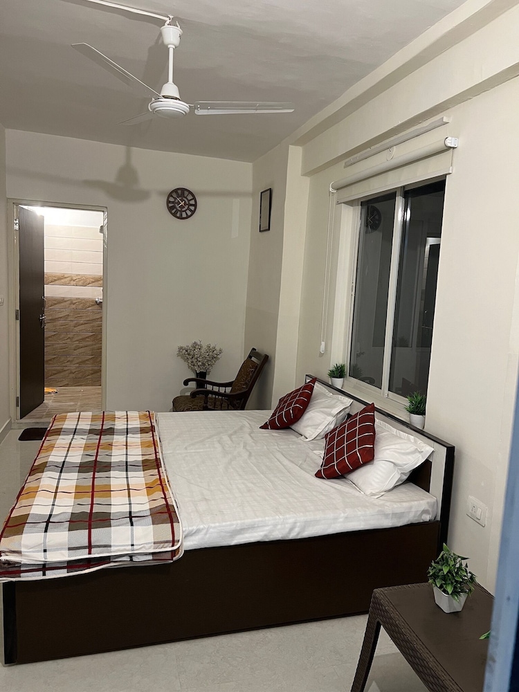 Hostel ivory