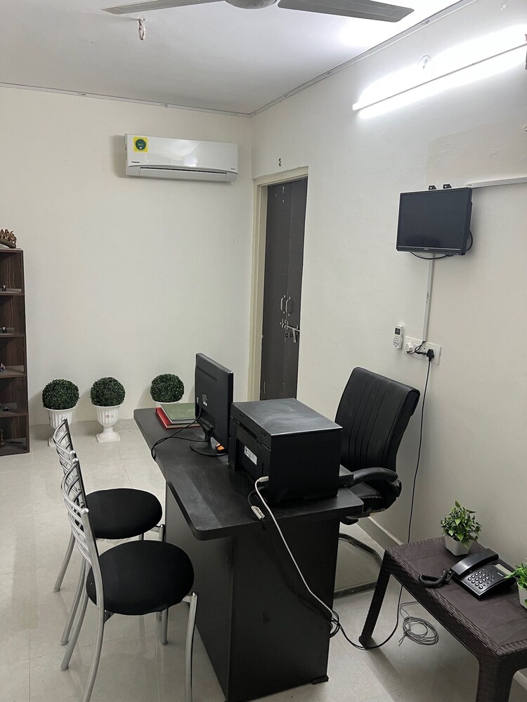 Hostel ivory