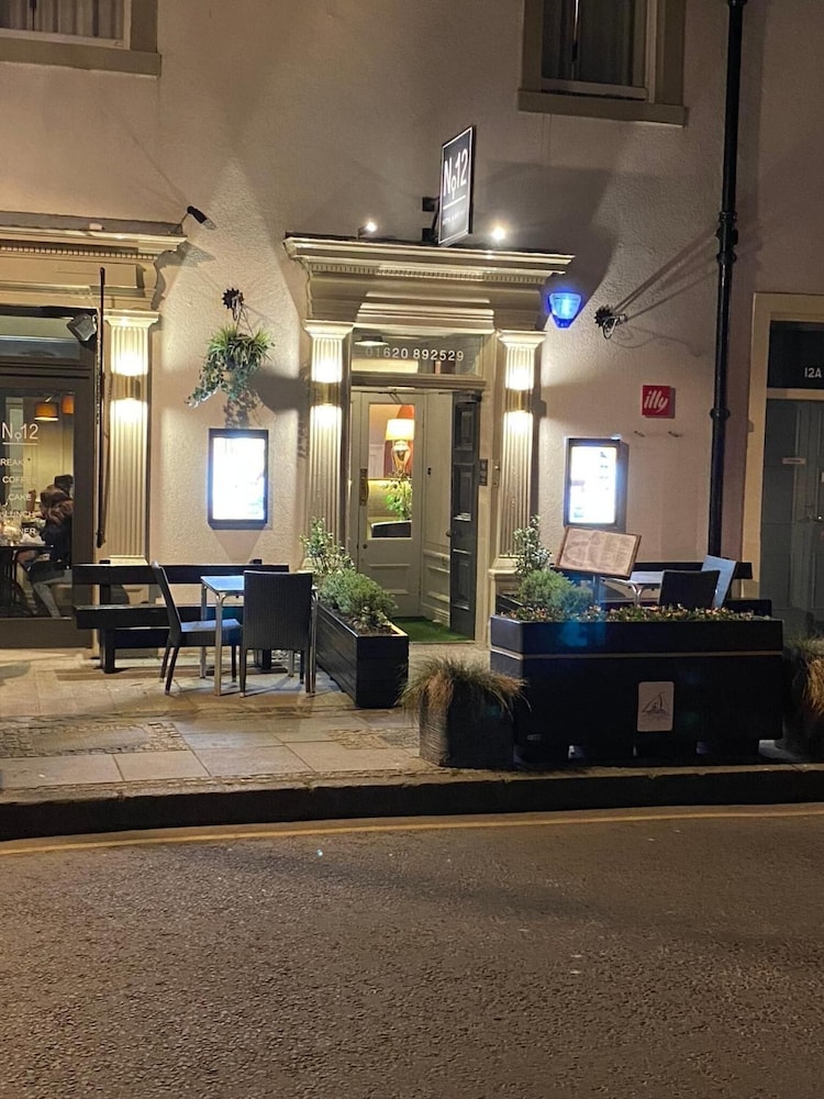 No.12 Hotel & Bistro