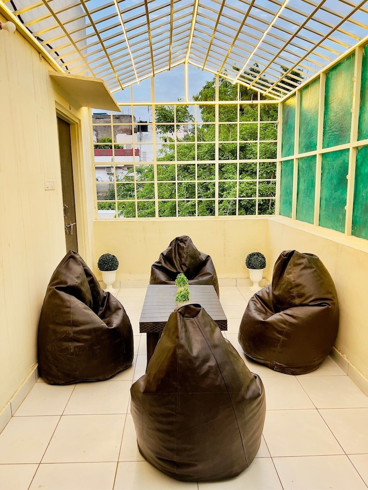Hostel ivory