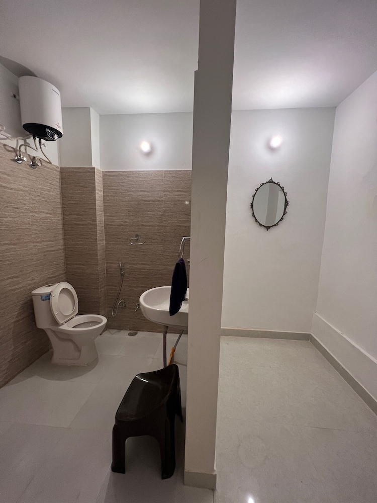 Hostel ivory