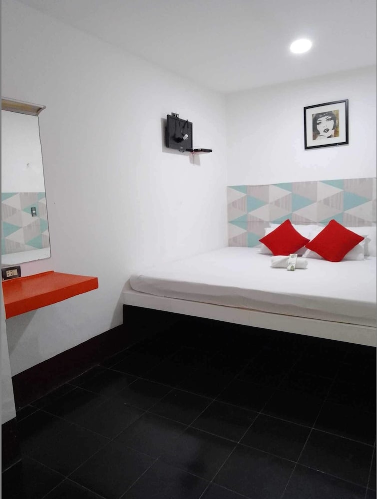 Max Travellers Inn view 2