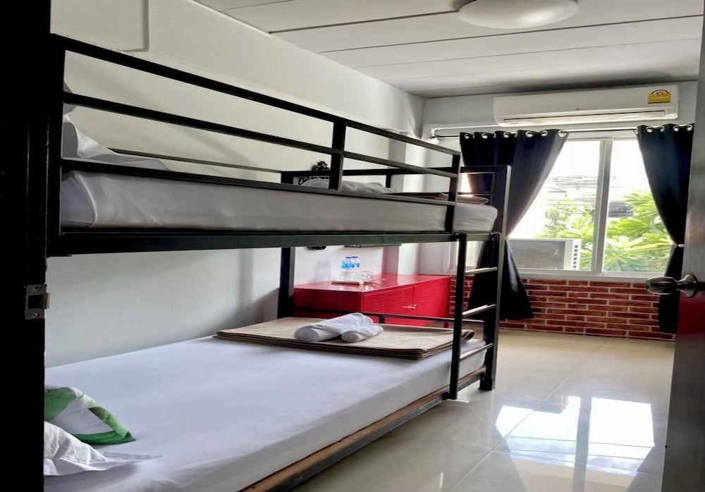 Nature Home Hostel & Cafe