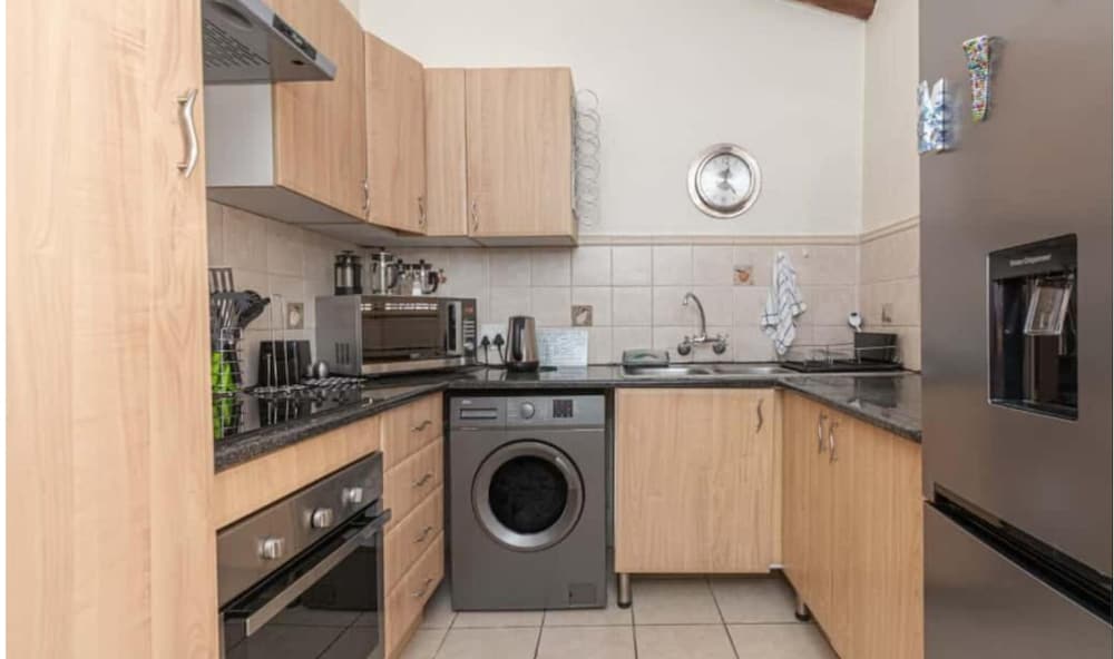 Birdsong in Sandton and Charming Townhouse Retreat