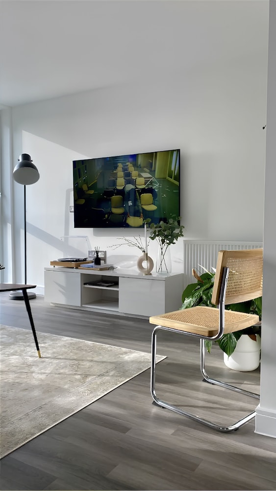 Stylish London Flat - Private Terrace - City View