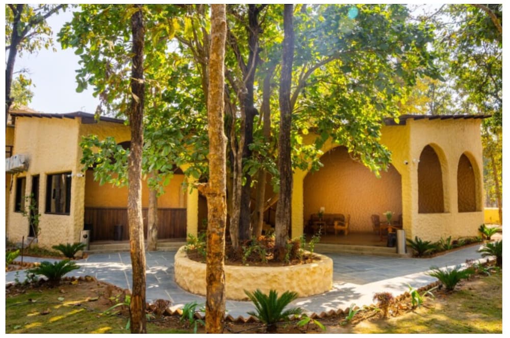 Citrus Prime Bandhavgarh Resort and Cott