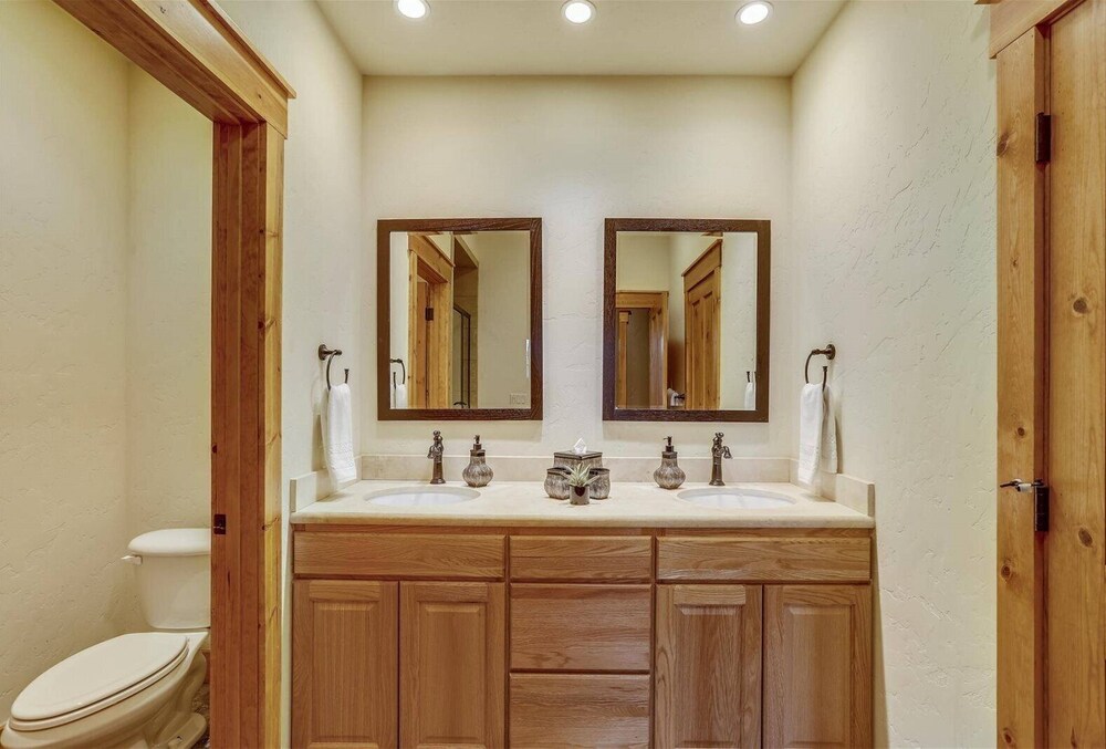 Luxury 5 Bedroom Pet-friendly Home in Breckenridge - 2 Miles to Main Street