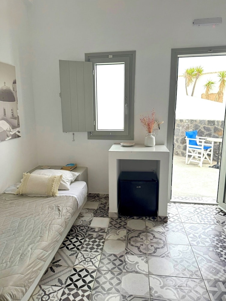 Giasemi Fira Studios
