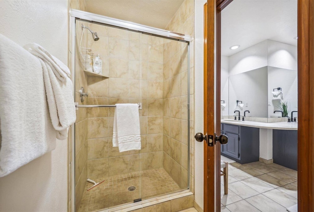 Pet-friendly 3 Bedroom Townhome in Frisco - Short Drive to Breck!