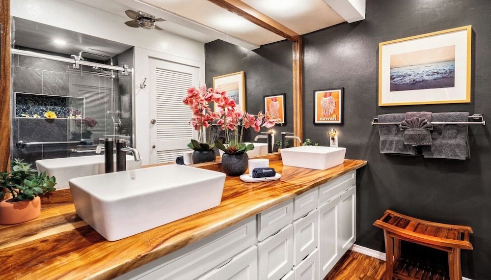 Complete Renovation - 20 Steps to Ocean -washer/dryer in Unit- Vrkcv