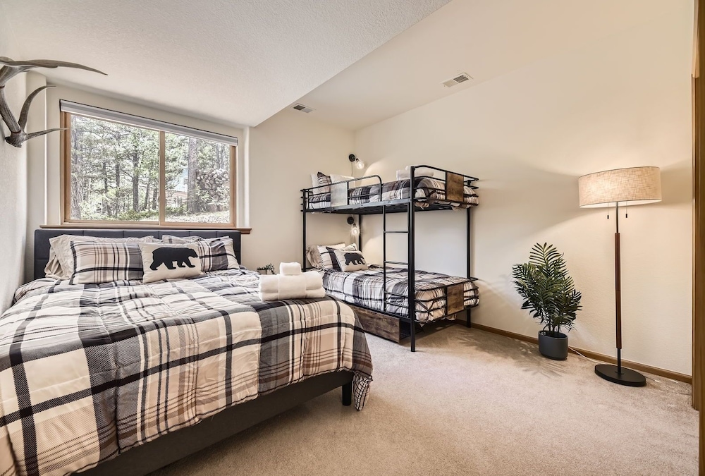 Pine Cabin 3 Bedroom Home