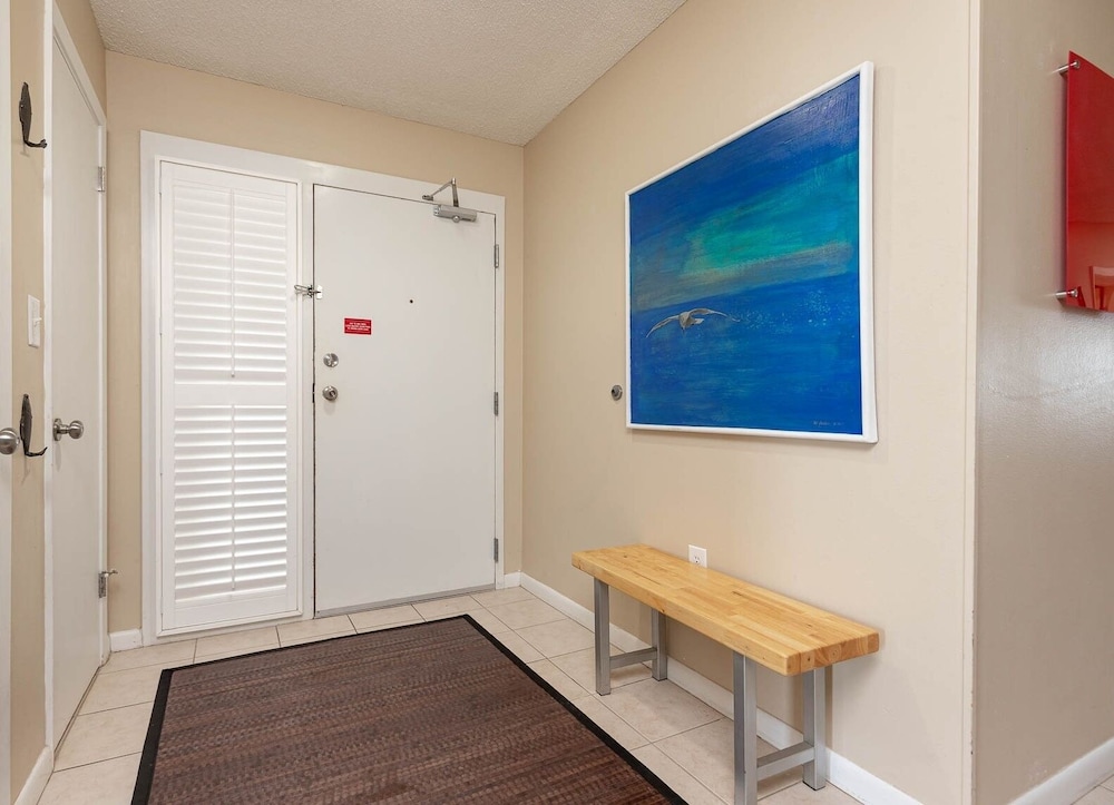 Phoenix Vi 61501 3 Bedroom Condo