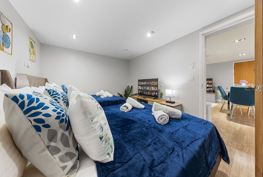 Modern Battersea Suite - London City Retreat