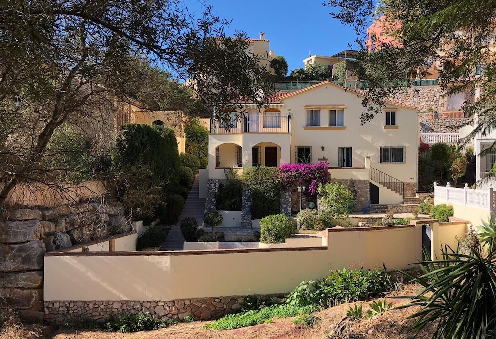 Hotel Maravillloso Guesthouse - Image 1