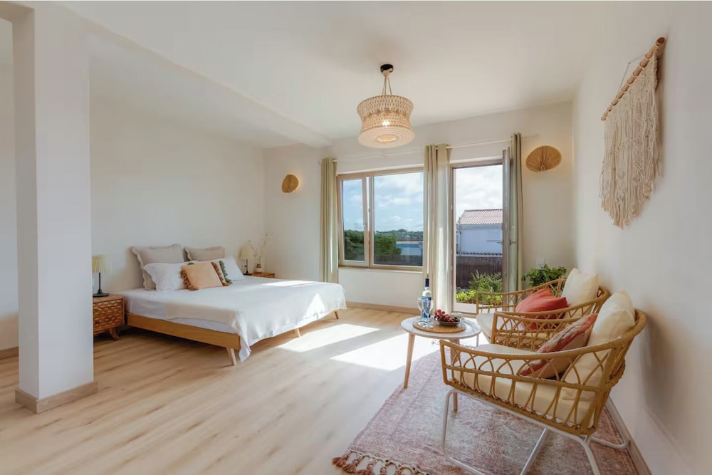 Eco Stay on the Hill by Sea N' Rent