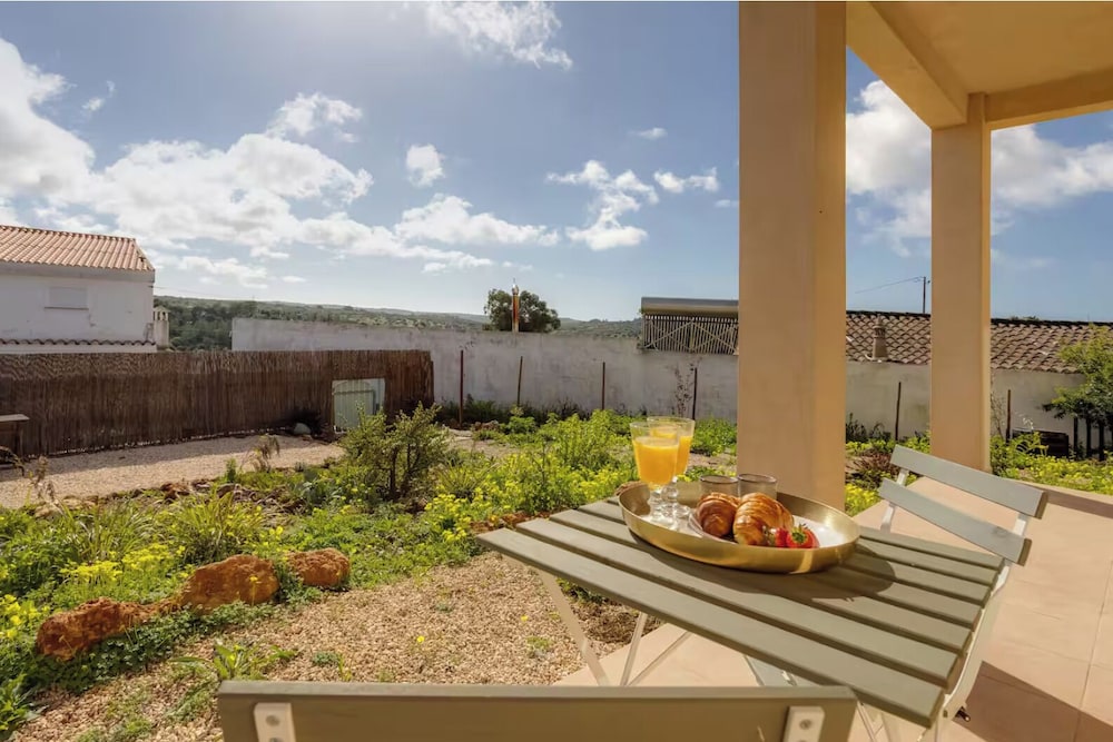 Eco Stay on the Hill by Sea N' Rent