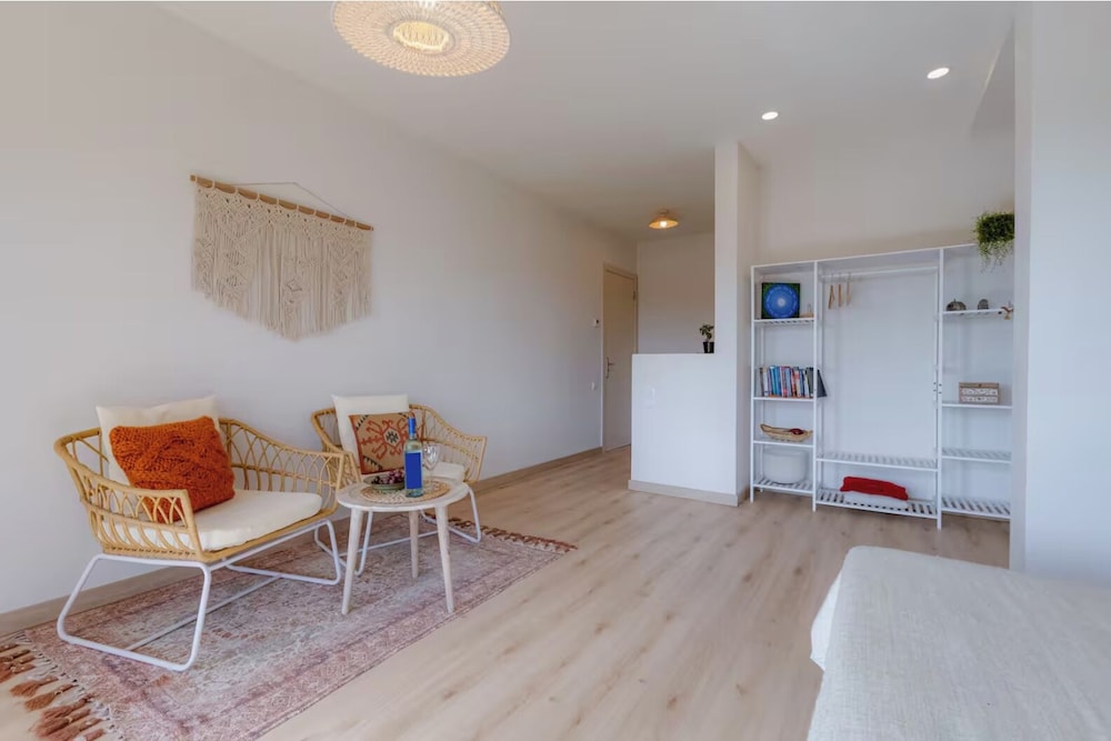 Eco Stay on the Hill by Sea N' Rent