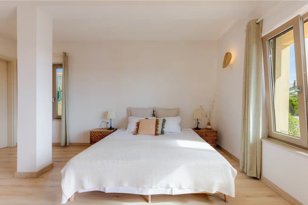 Eco Stay on the Hill by Sea N' Rent