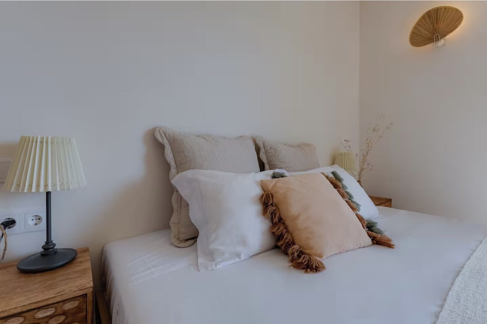 Eco Stay on the Hill by Sea N' Rent
