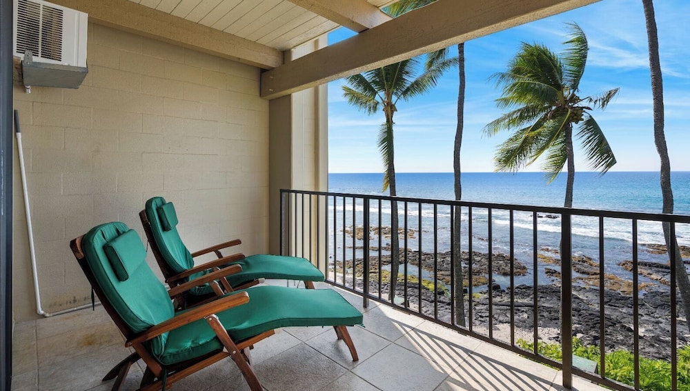 Direct Ocean Front - Close to Town - AC - Upper Floor- Vrkcv