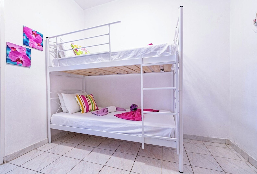 Lions Apartments photo 2