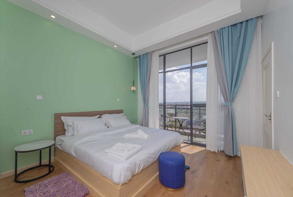 Lux Suites Laurel Hill Suites