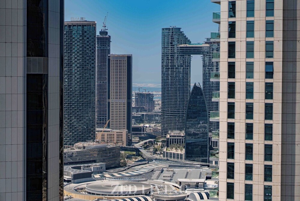 Downtown Dubai | Walk to Dubai Mall + Burj Views