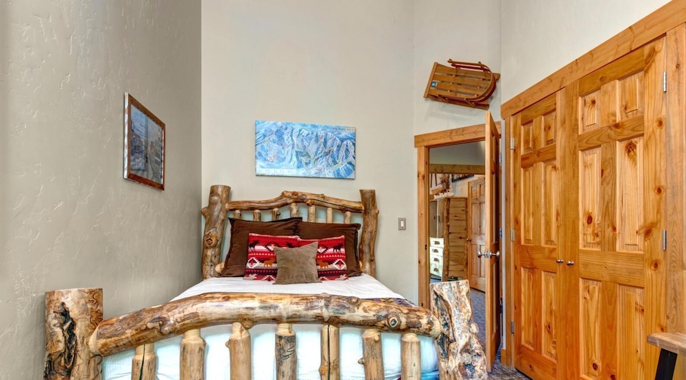 Timber Wolf Lodge 3 Bedrooms TWL-5B by KBM view 5