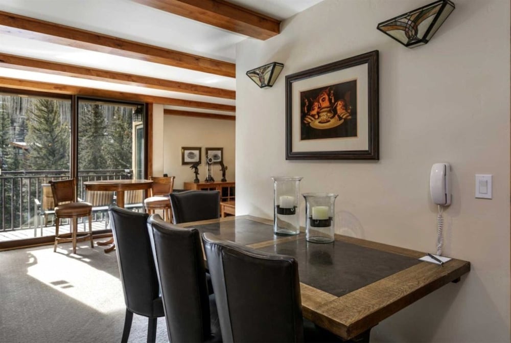 Centrally Located 3 BR in Lionshead Village w/ Pool, Walk to Lift!