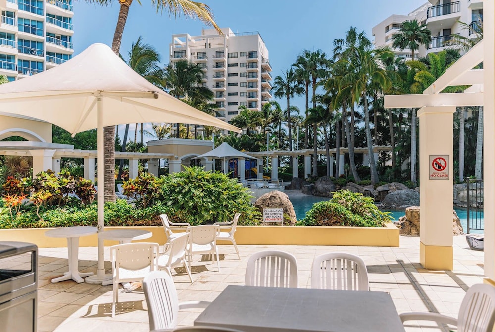 Resort Style Chevron Apartments