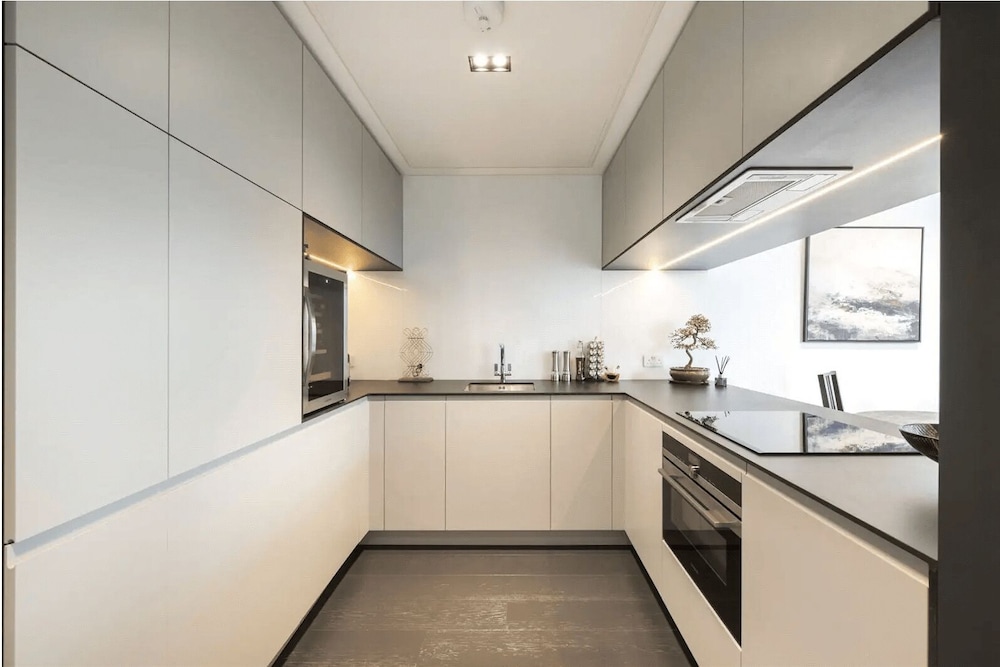 One-Bedroom Balcony Apartment City View