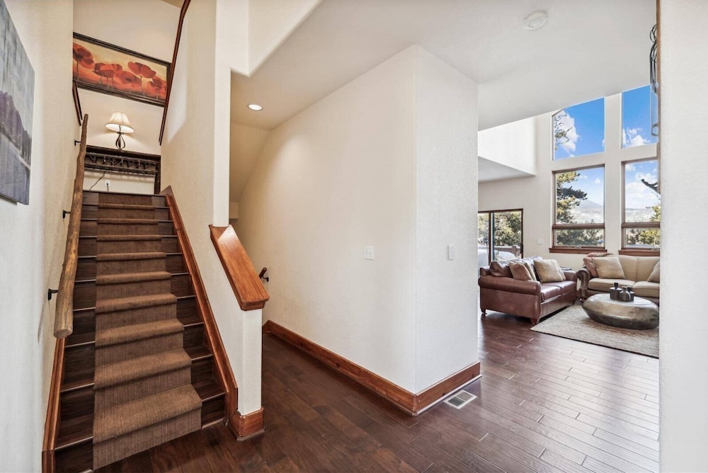 Pet-friendly 4 Bedroom Townhome in Frisco - Short Drive to Breck!