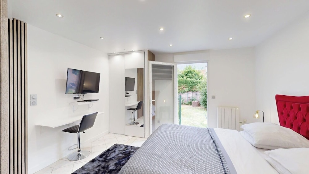Kimia Suite Room