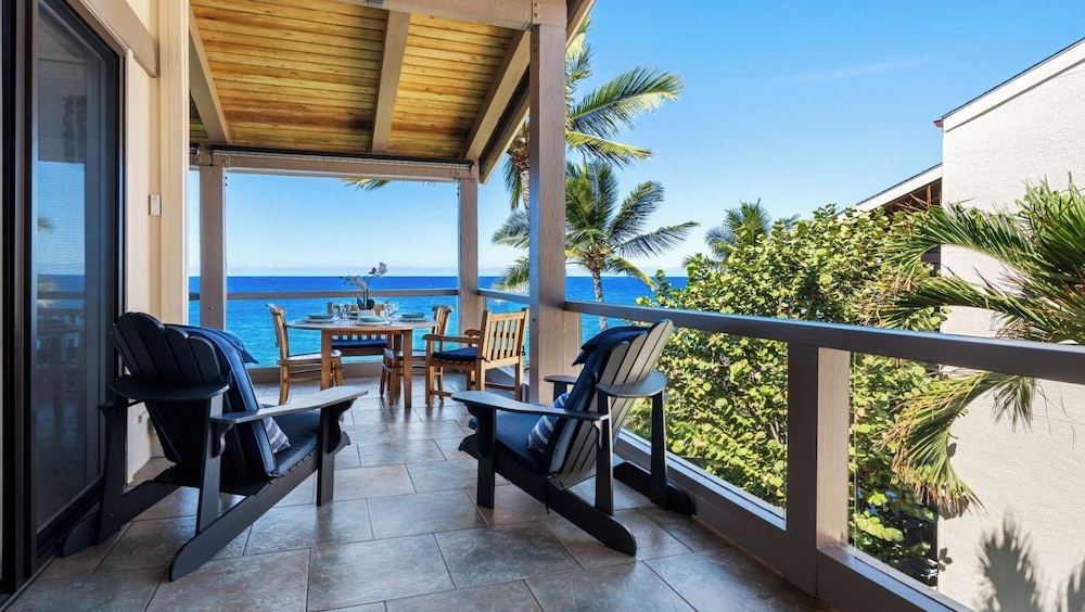 Oceanfront Penthouse With Sunset Views, A/C and Wraparound Lanai! - Vrkcv