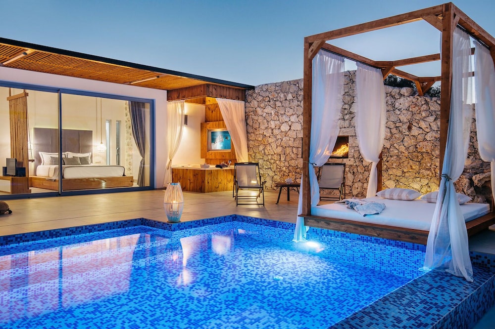 Emerald Villas & Suites