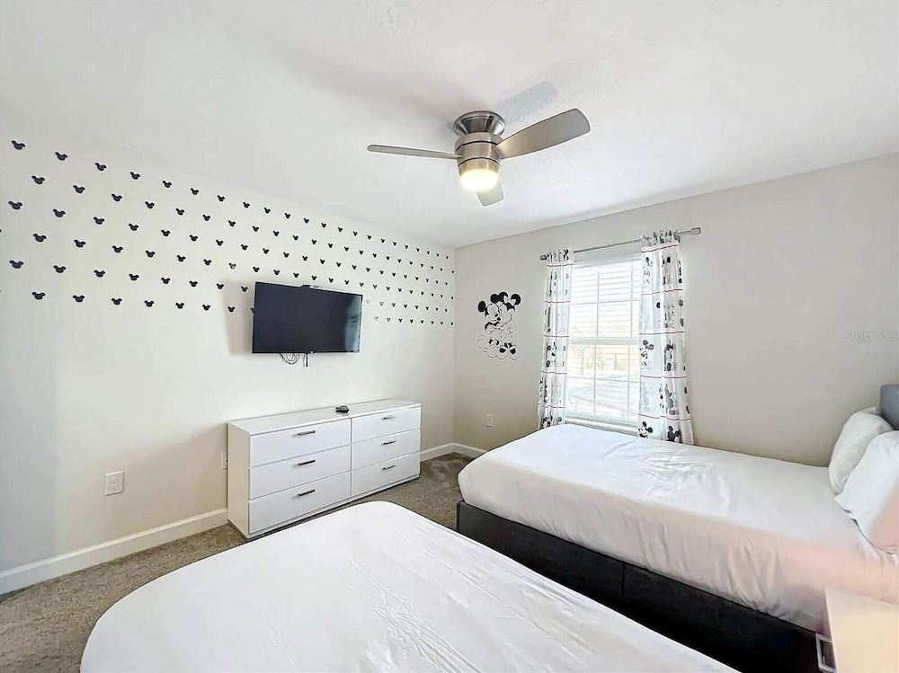 Stunning 4Bd W/ Pool @ Storey Lake 5019